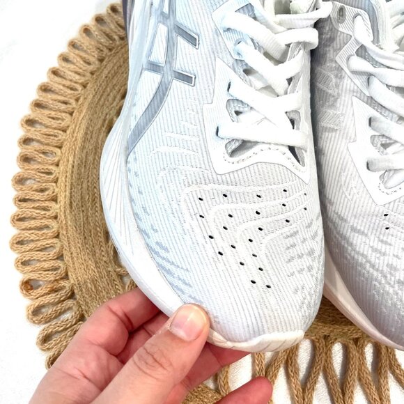 ASICS Novablast 4 Platinum Real White Pure Silver Sneakers Women's 8 - Picture 8 of 12